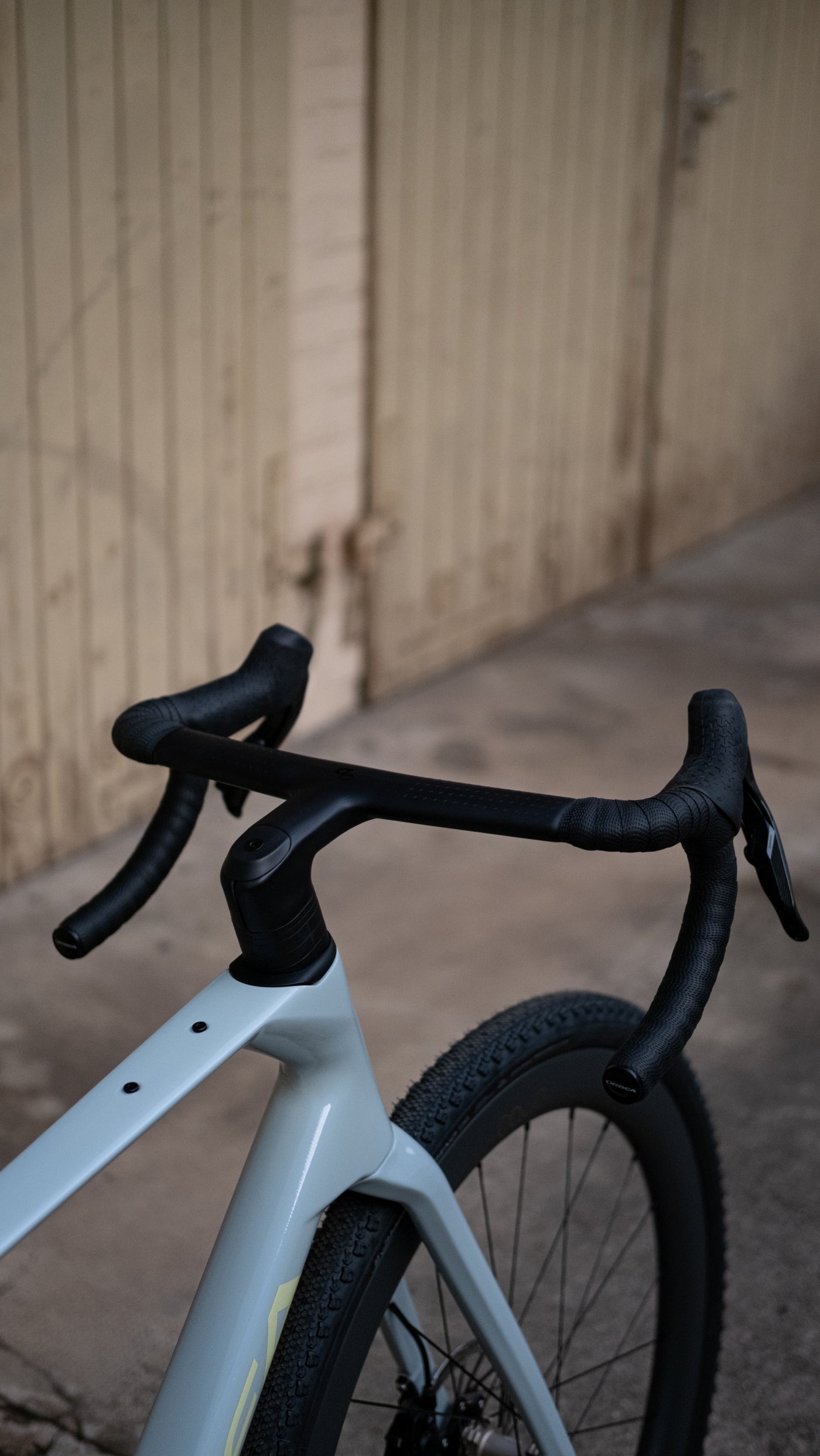 Orbea TERRA Race M31eLTD SRAM Rival 1x13 - Frost Concrete