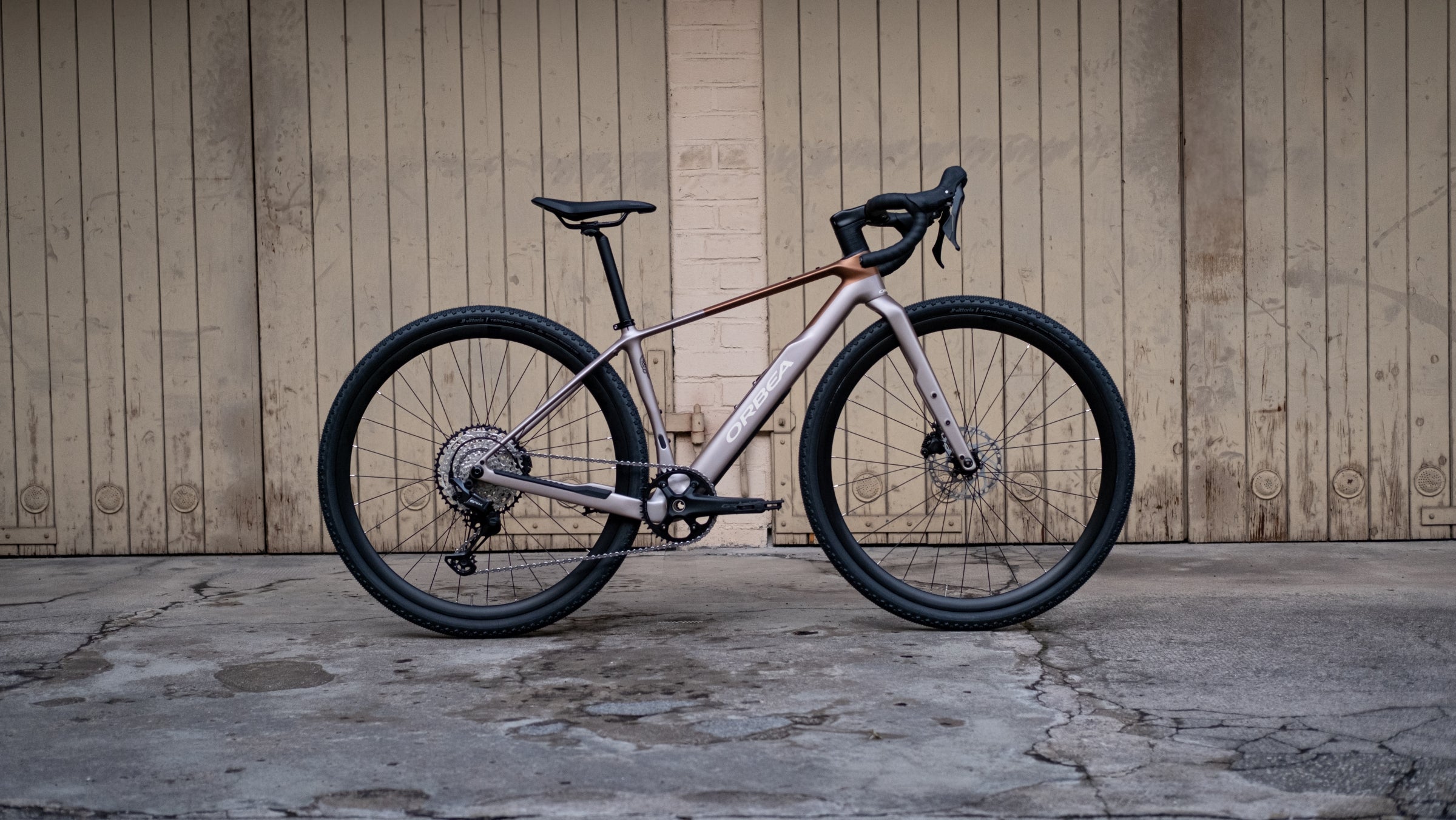 Orbea Terra ADV M30Team (2026), Nickel - Met Cinnamon