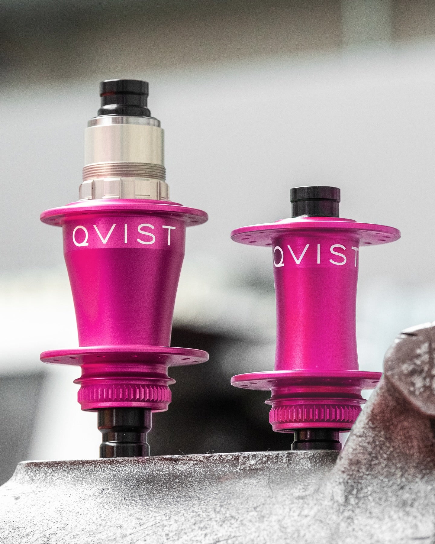 QVIST Limited Edition Hub Set 24/28 Hole, Centerlock, 12mm - PINK
