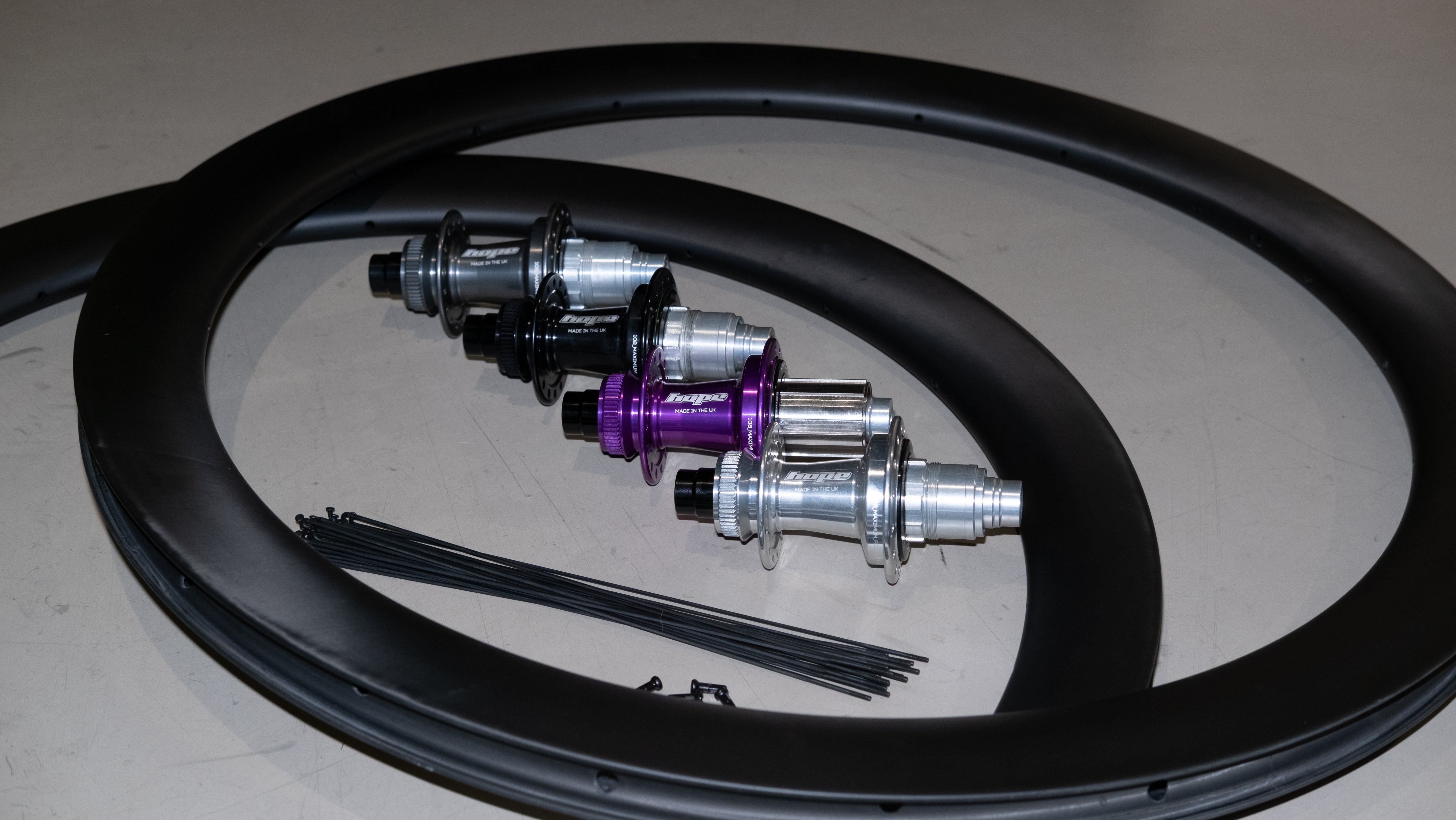 SMParts. Force 50 TLR UD Matt x HOPE RS4 Road 24/24 Loch Laufradsatz