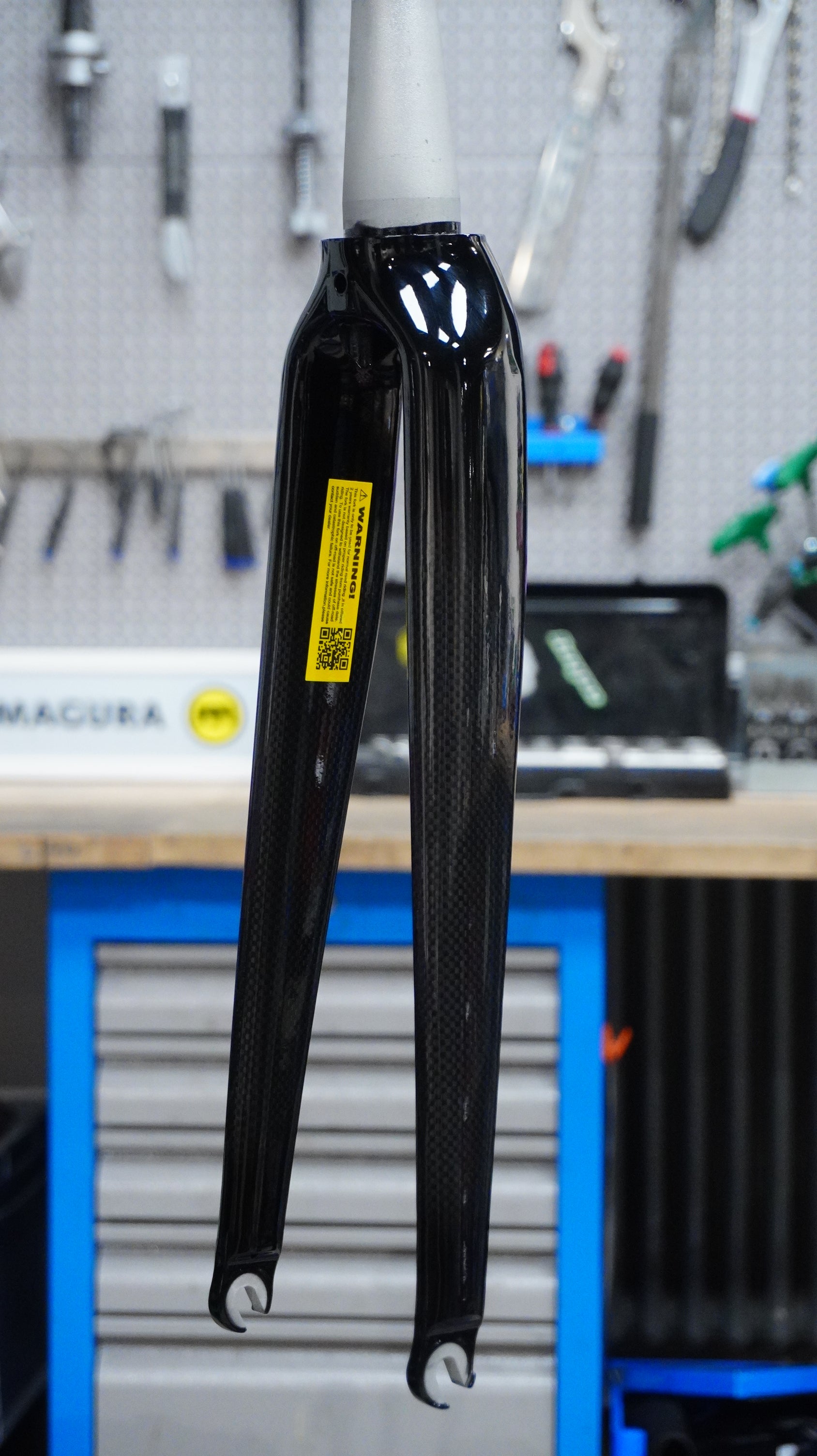 SMParts. Carbon fork, 3K IHS Tapered 1 1/8" - 1 1/2" / with brake hole