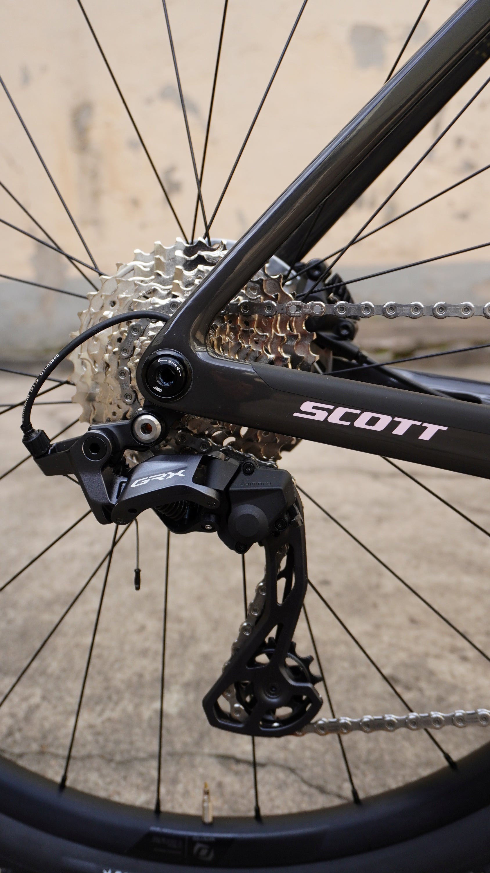 Scott Addict Gravel 40 - Kaki Green / Carbon Black