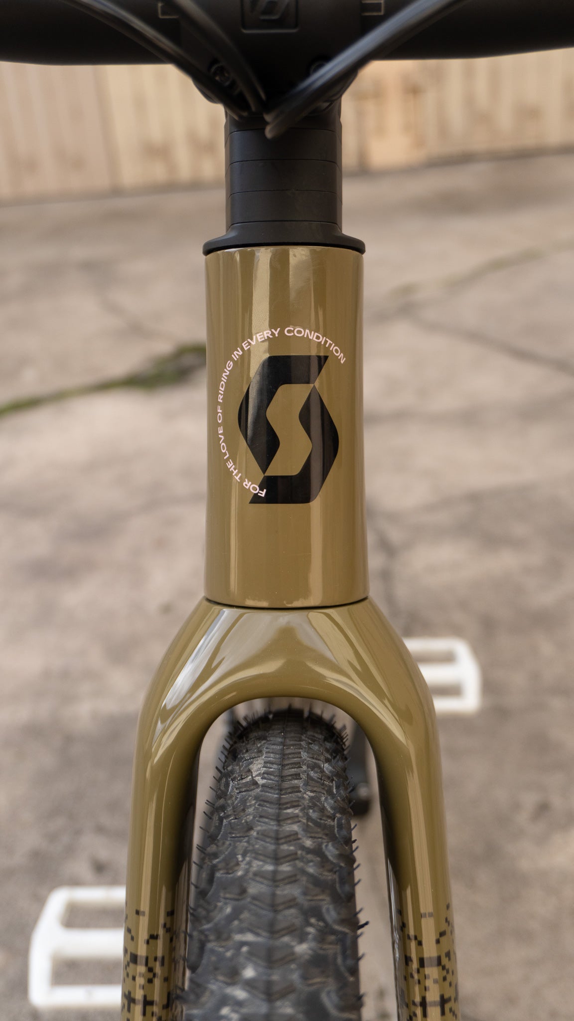 Scott Addict Gravel 40 - Kaki Green / Carbon Black