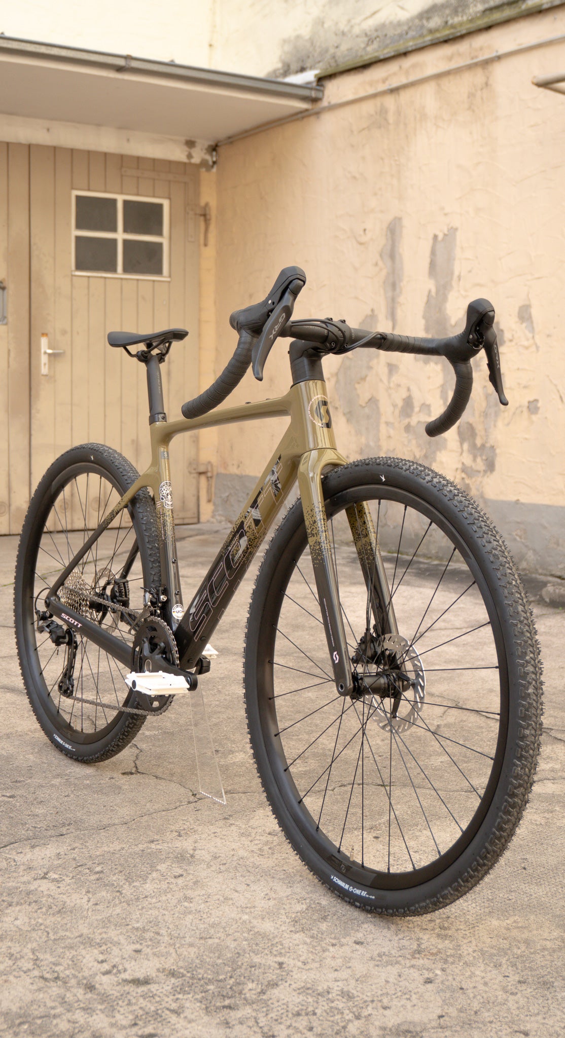 Scott Addict Gravel 40 - Kaki Green / Carbon Black