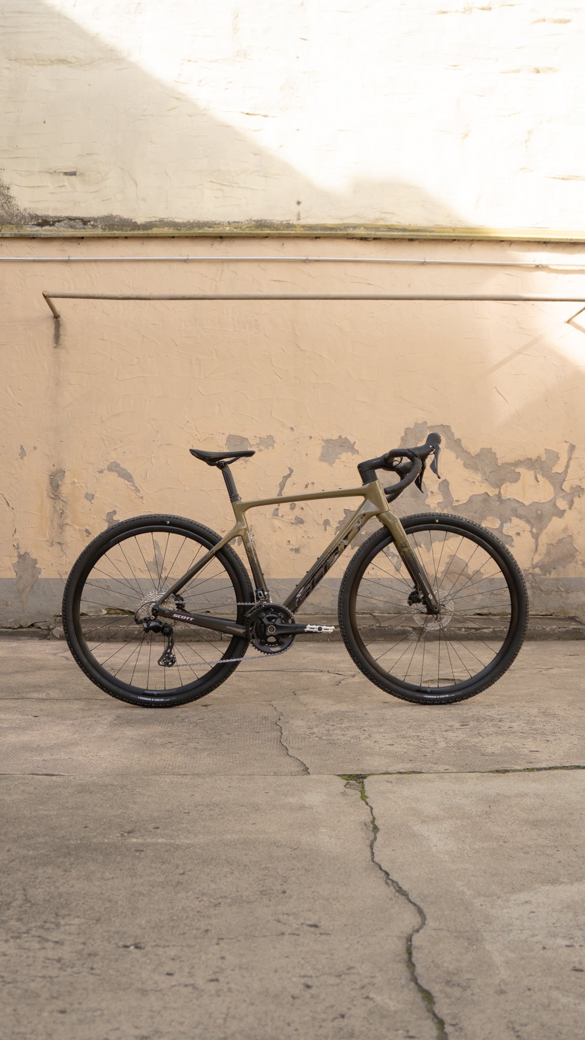 Scott Addict Gravel 40 - Kaki Green / Carbon Black