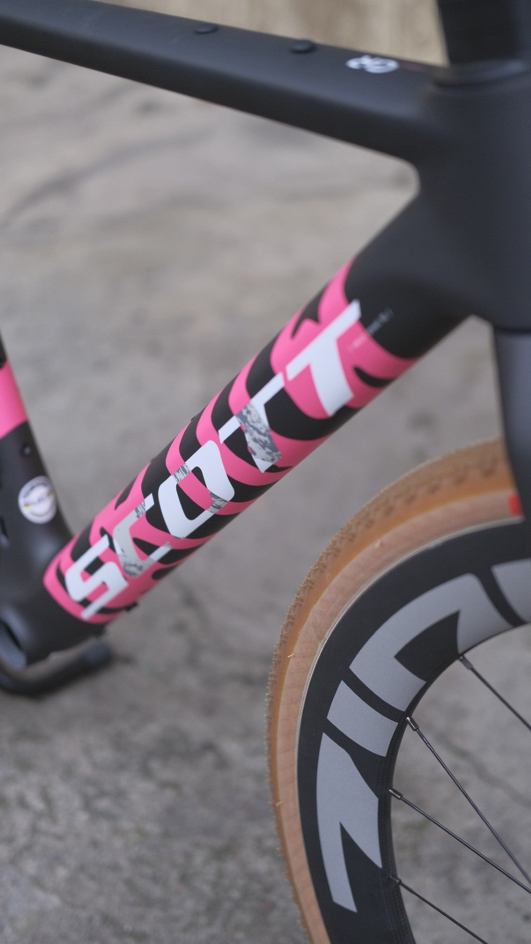 Scott Addict Gravel RC HMX Carbon Rahmen-Set - Carbon Black / Pink