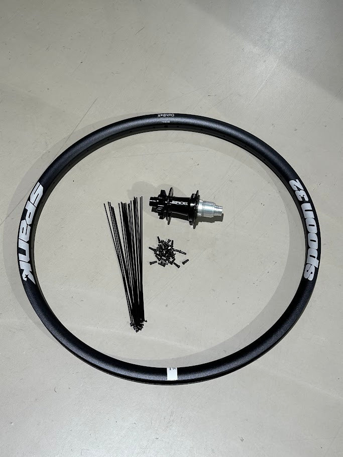 Spank SPOON32 26" rear wheel with HOPE Pro5 (6-hole) disc, 12x142mm rear wheel / black