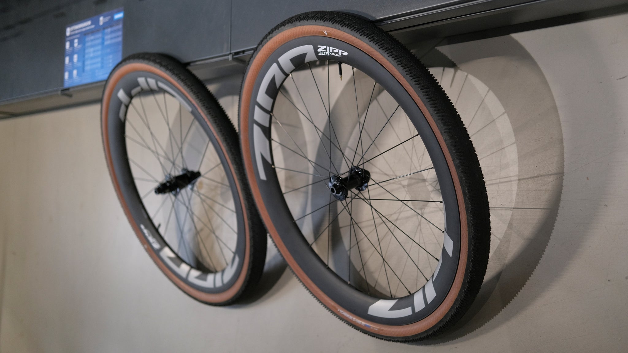 rennrad laufräder zipp ZIPP 303 XPLR S Carbon Laufrad Tubeless Centerlock