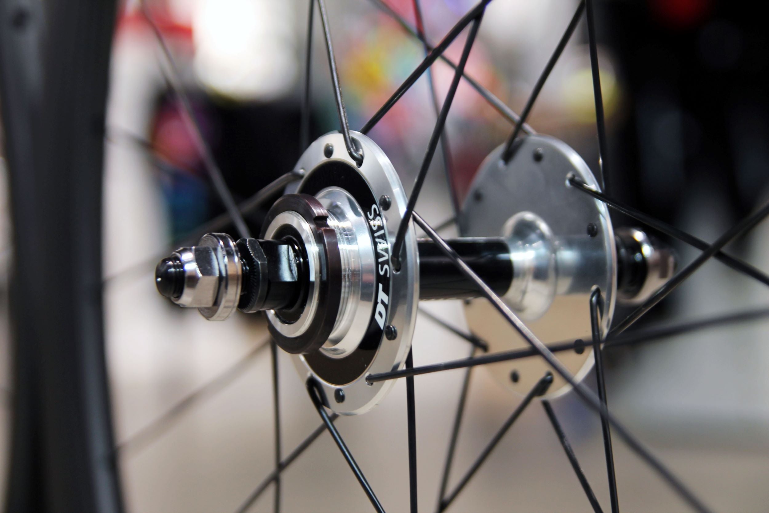 SMParts. Force 45 TLR 3K Twill Weave x DT SWISS 370 Track 20/24 Loch Laufradsatz