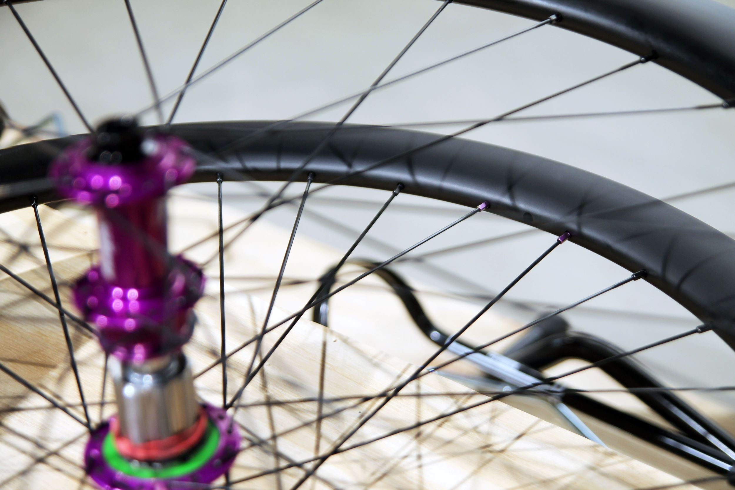 SMParts. Force 45 TLR UD Matt x HOPE RS4 Road 24/24 Loch Laufradsatz, Lila