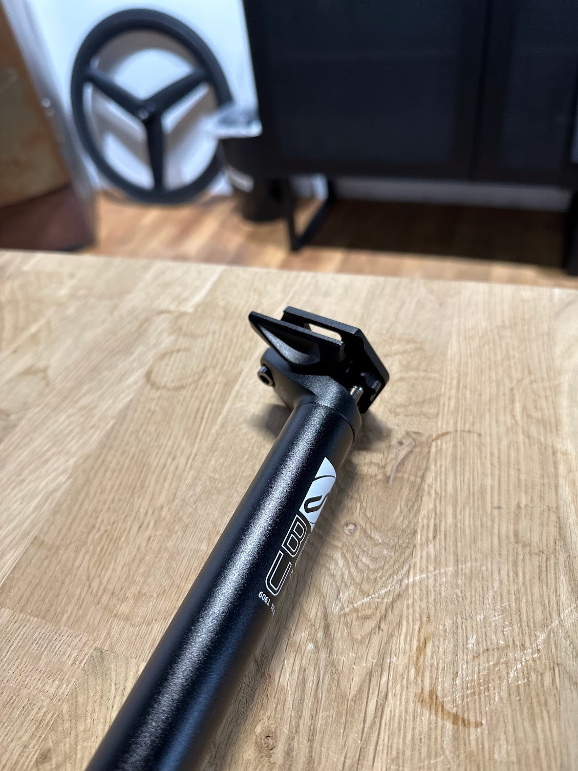 Contec Brut 15mm Offset Sattelstütze 27,2mm - Schwarz