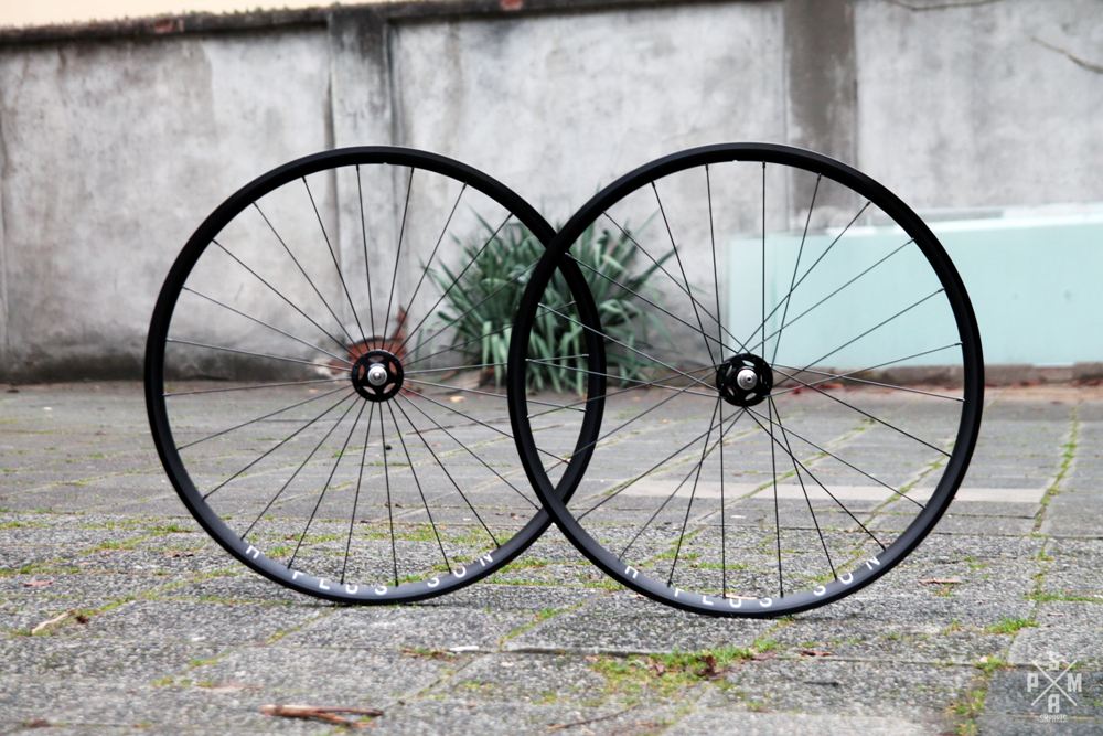 rennrad felge 24 loch H+Son Archetype x Halo Track Laufradsatz Schwarz, 24/24 Loch