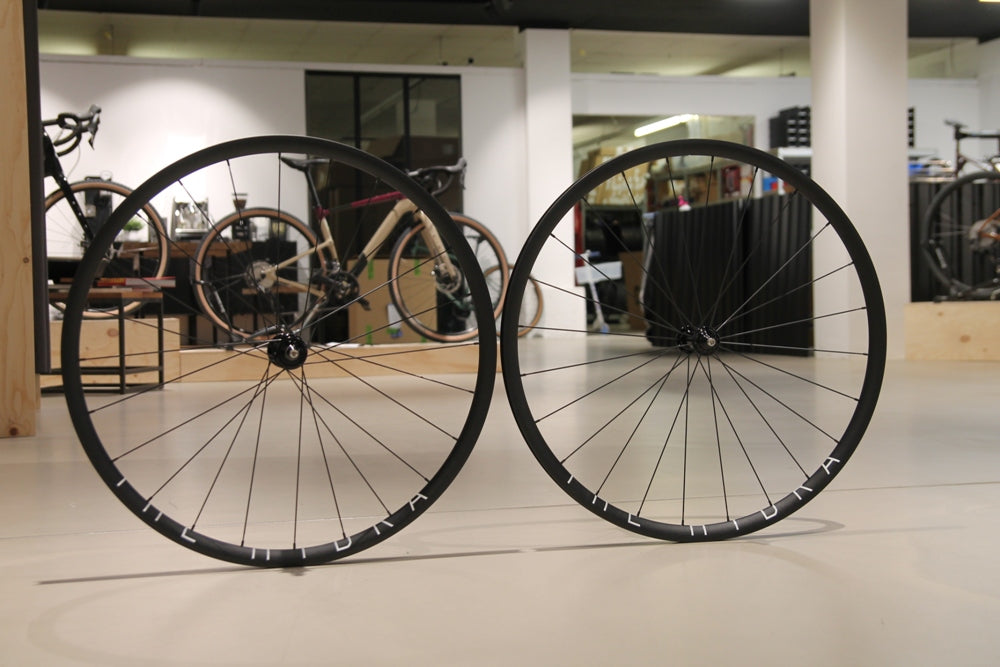 H+Son THE HYDRA x MACK HUBS Low Flange Track Laufradsatz