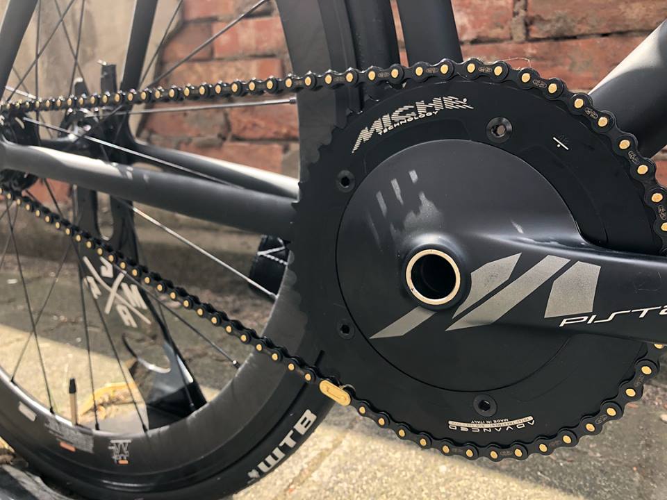 Izumi Jet Track Kette 1/8" x 1/2" Schwarz/Goldene Pins