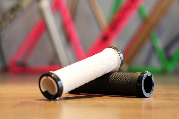 SM-Parts Lock-On Griffe - Schwarz