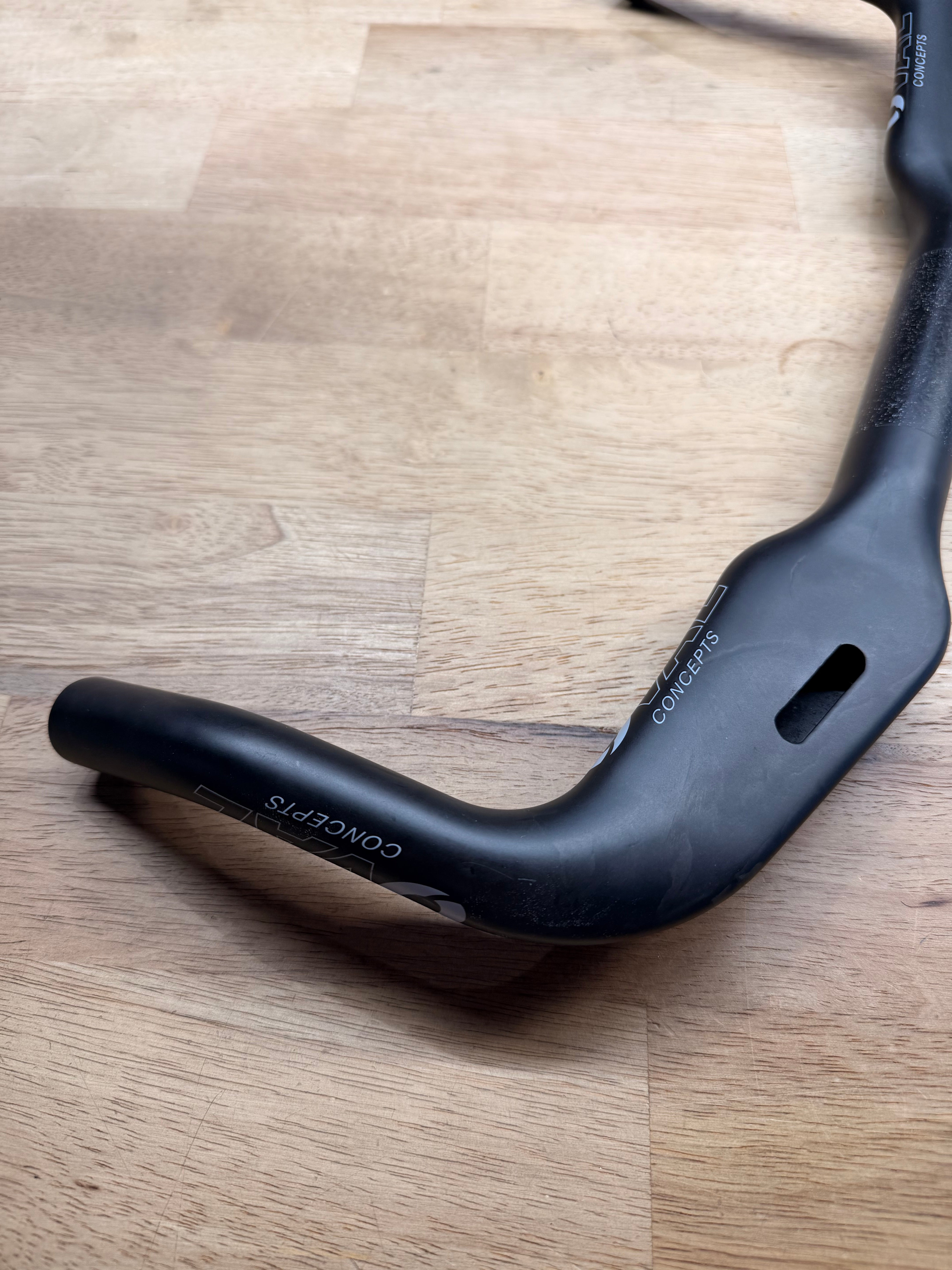 Oval Concepts 950 Carbon Bullhorn 31,8mm - Schwarz 420mm