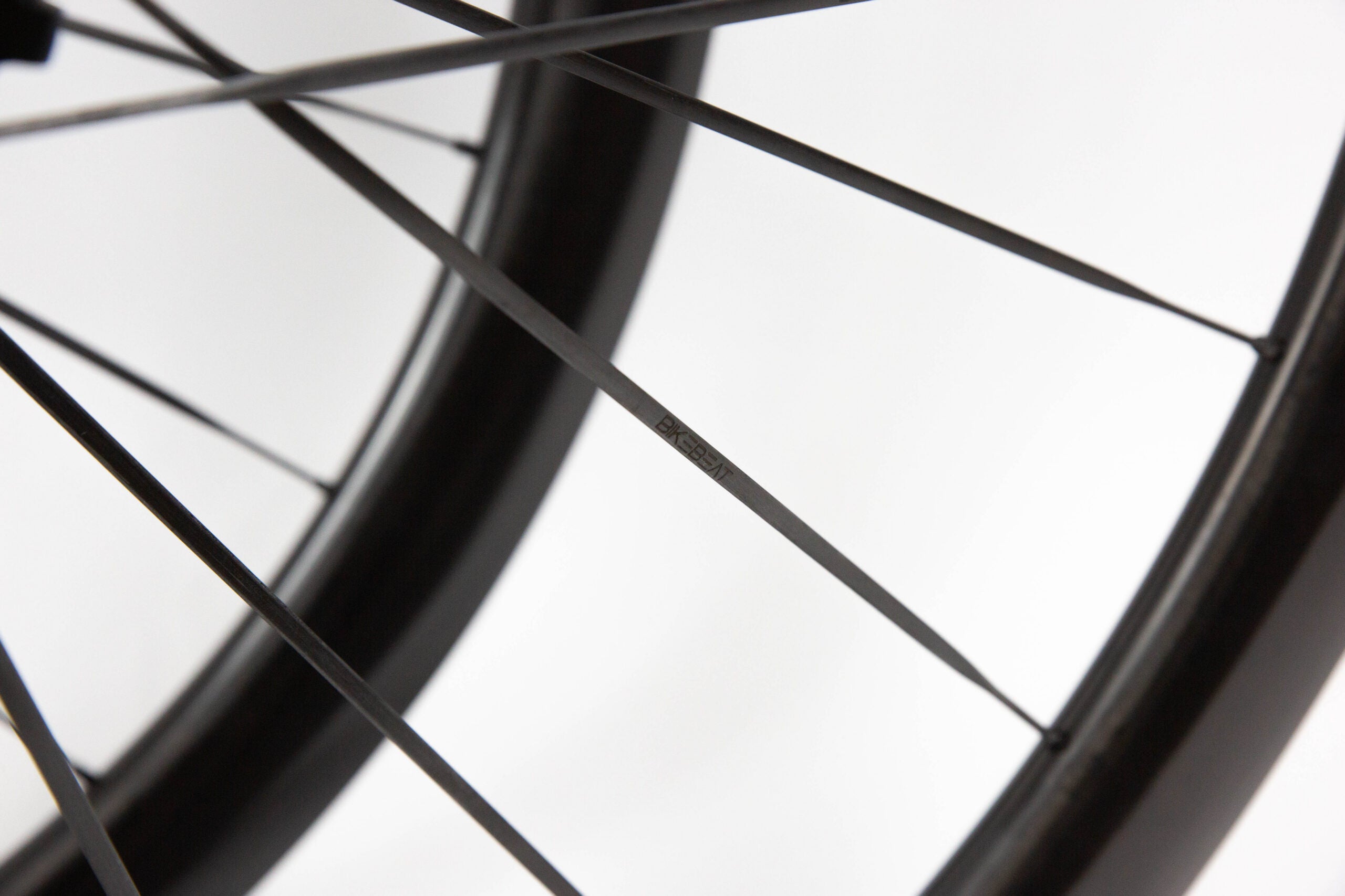 BIKEBEAT Maßstab EVO Hyperlight 45mm Carbon Laufrad-Satz - NUR 970 GRAMM
