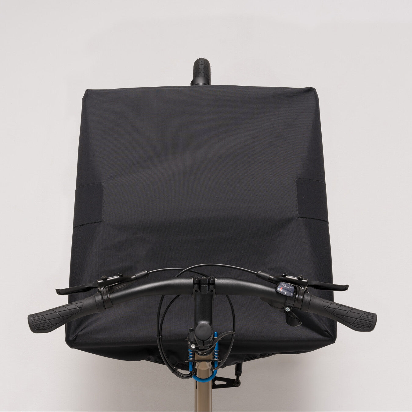 muli cycles basket cover including fastening material