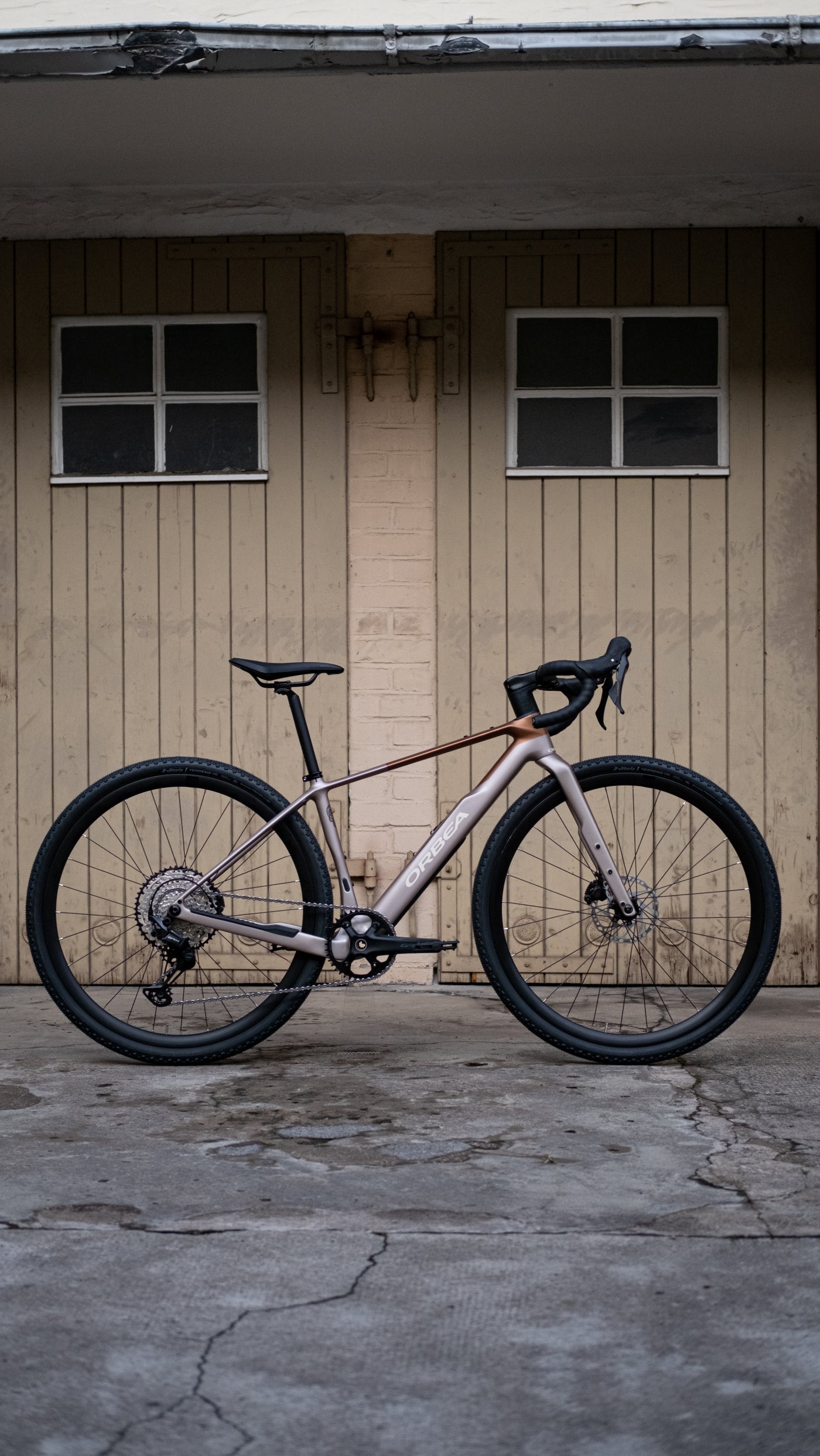 Orbea Terra ADV M30Team (2026), 1x, Nickel - Met Cinnamon