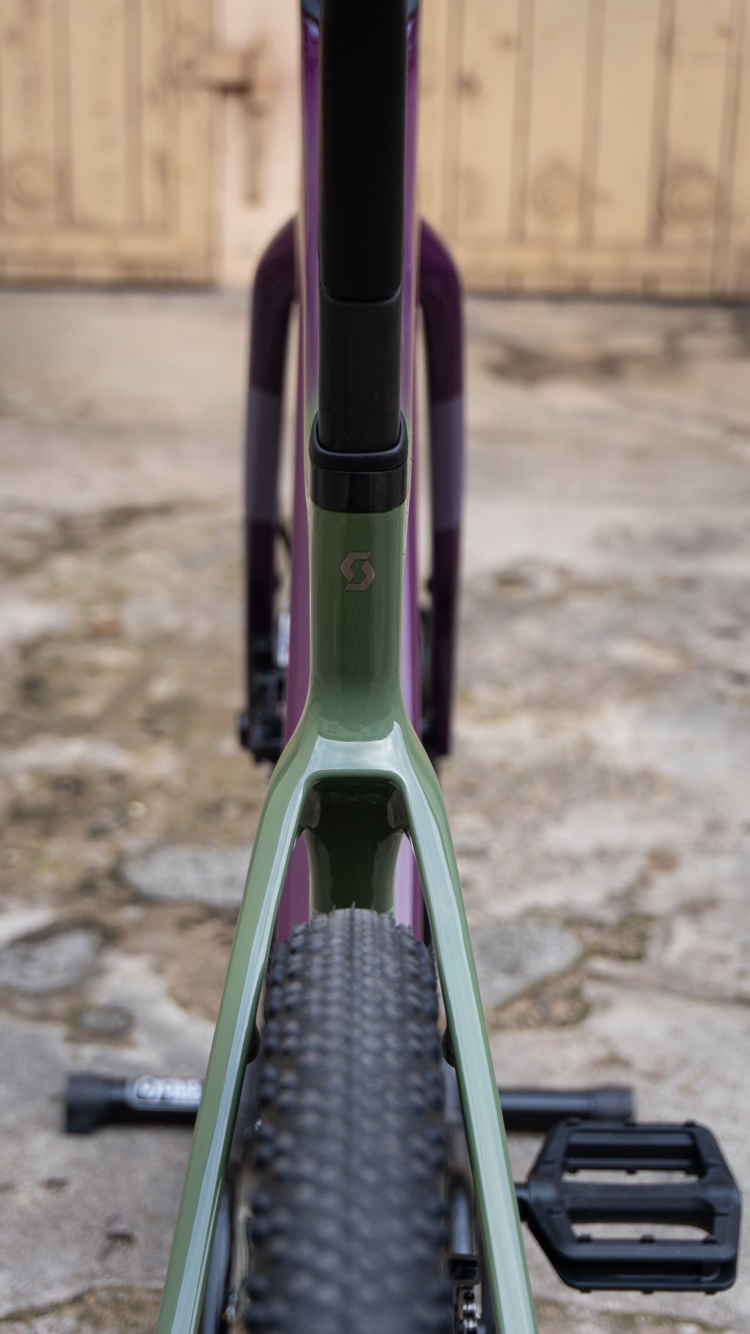 Scott Addict Gravel 40, 1x12 GRX Gravel Bike - olivine green / blackberry purple