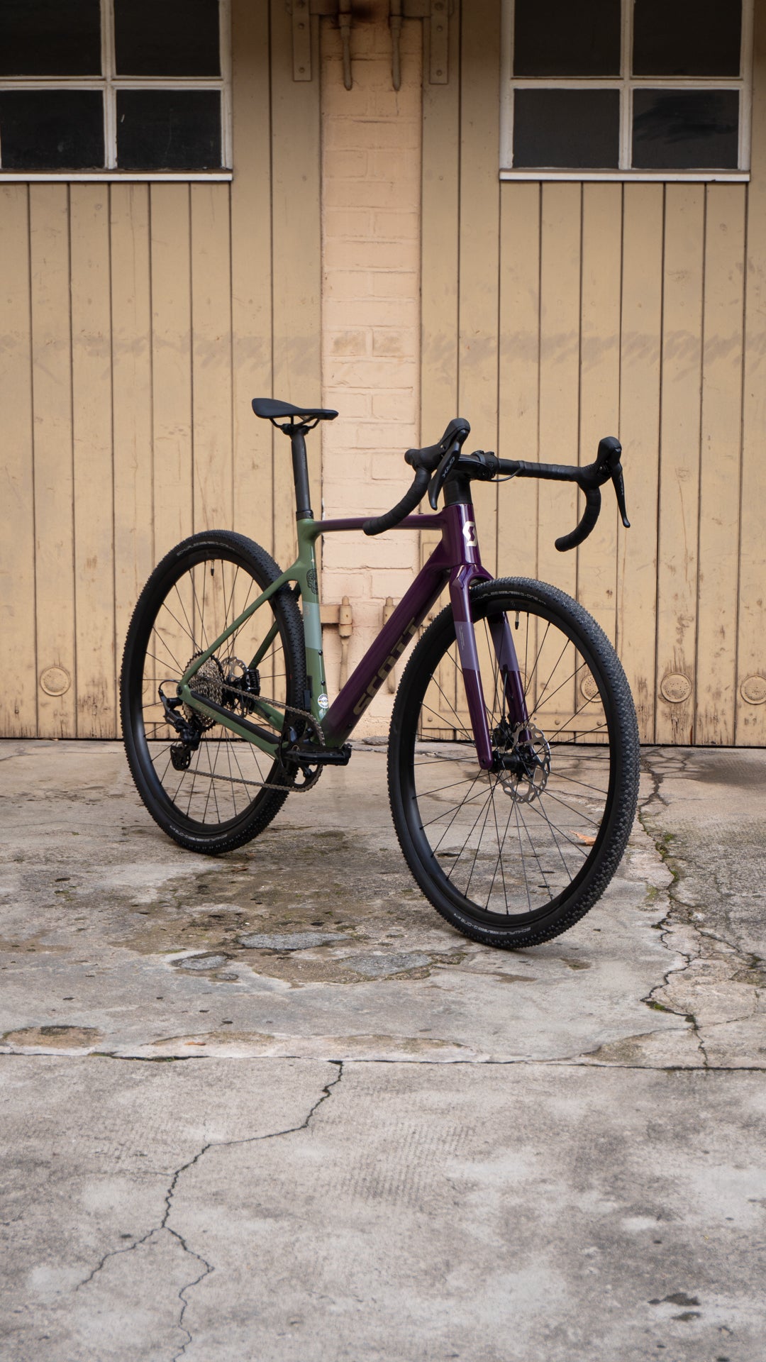 Scott Addict Gravel 40, 1x12 GRX Gravel Bike - olivine green / blackberry purple