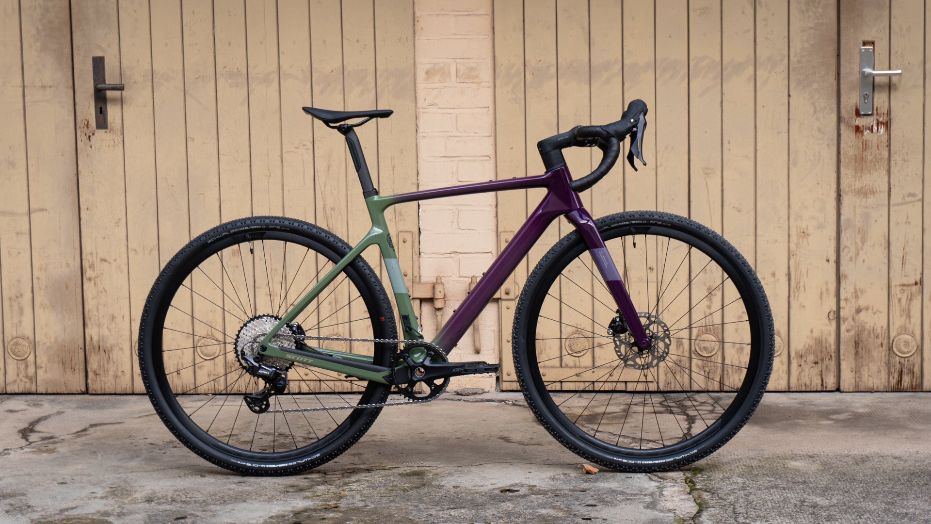 Scott Addict Gravel 40, 1x12 GRX Gravel Bike - olivine green / blackberry purple