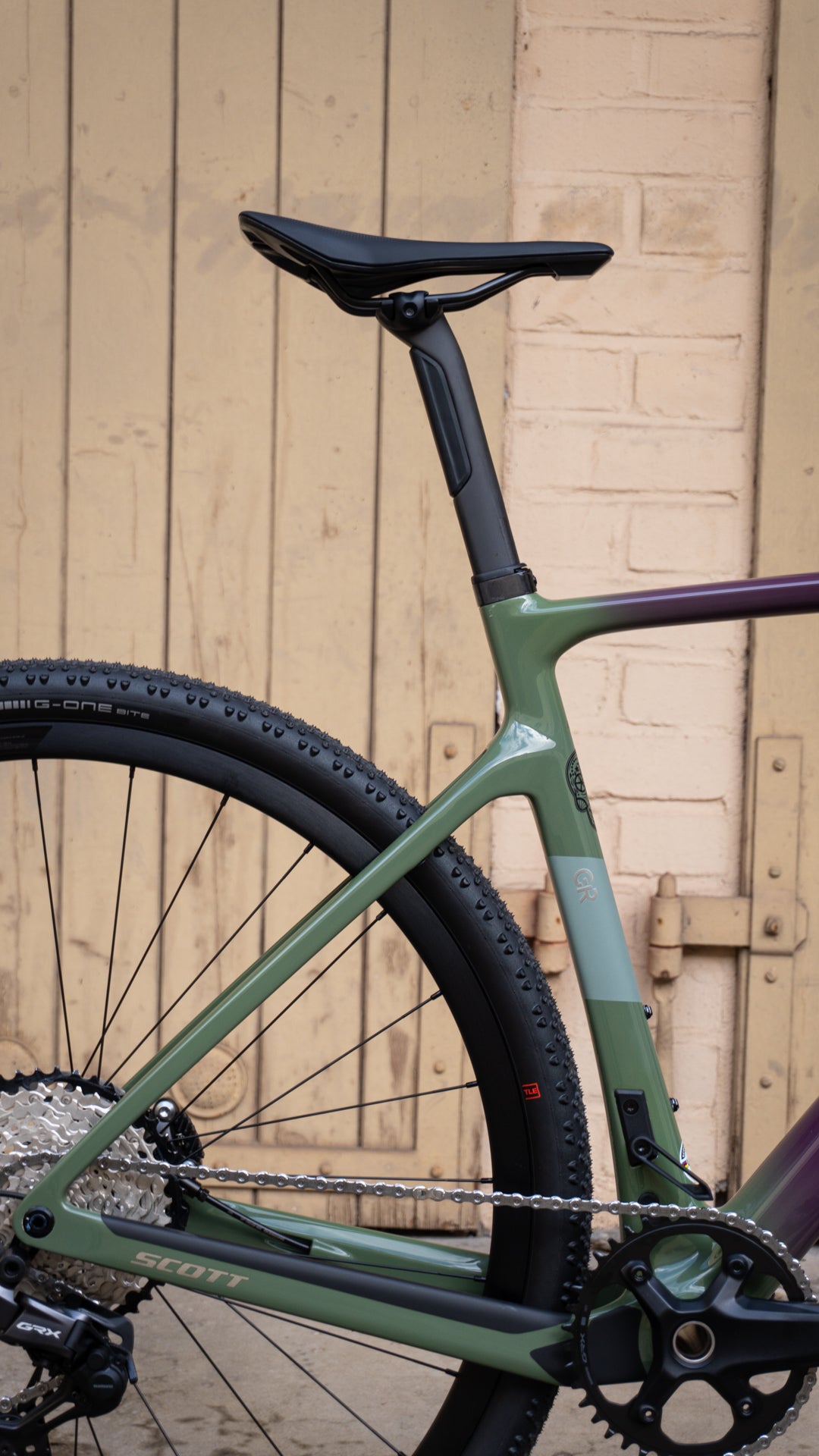 Scott Addict Gravel 40, 1x12 GRX Gravel Bike - olivine green / blackberry purple