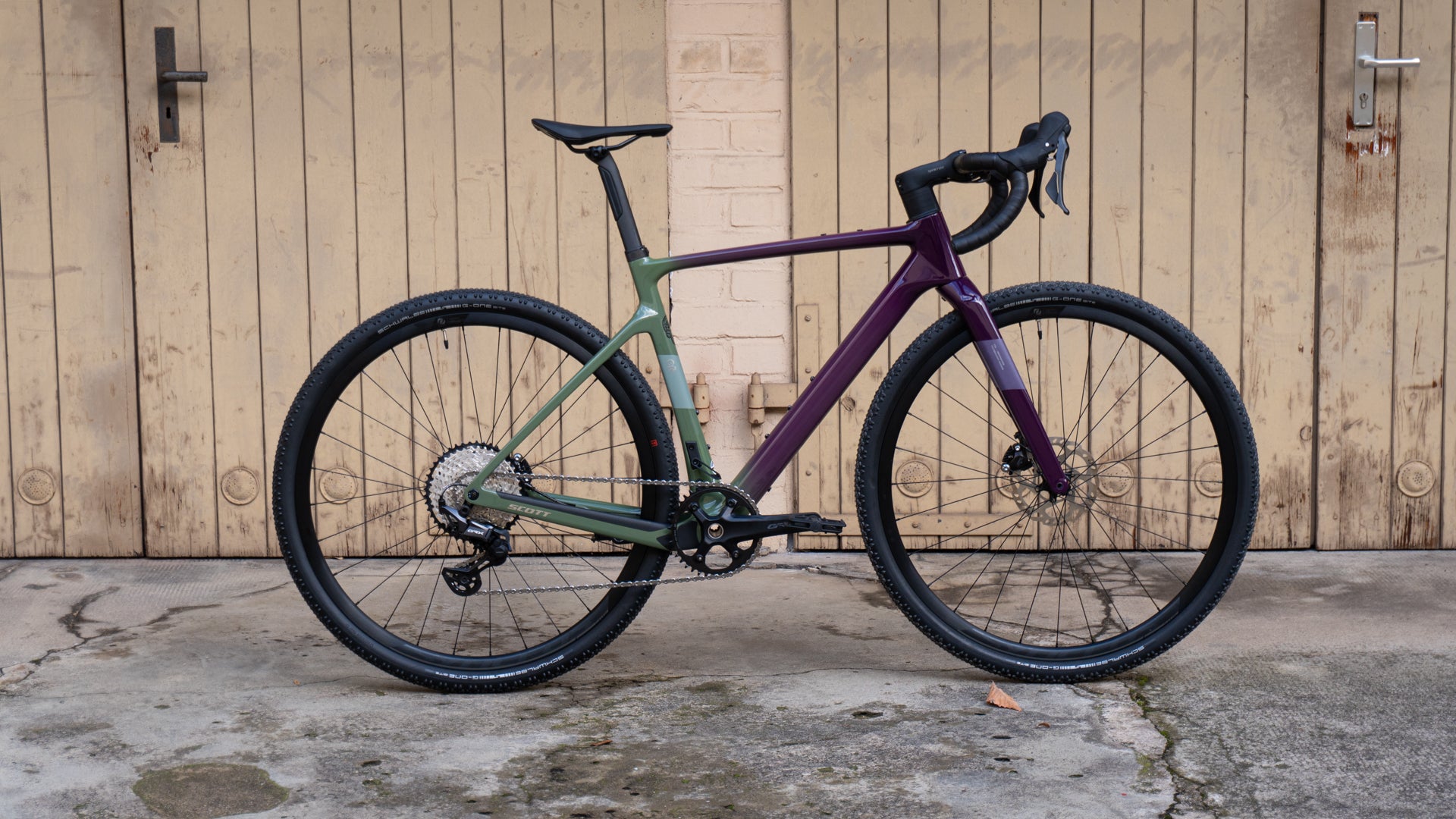 Scott Addict Gravel 40, 1x12 GRX Gravel Bike - olivine green / blackberry purple