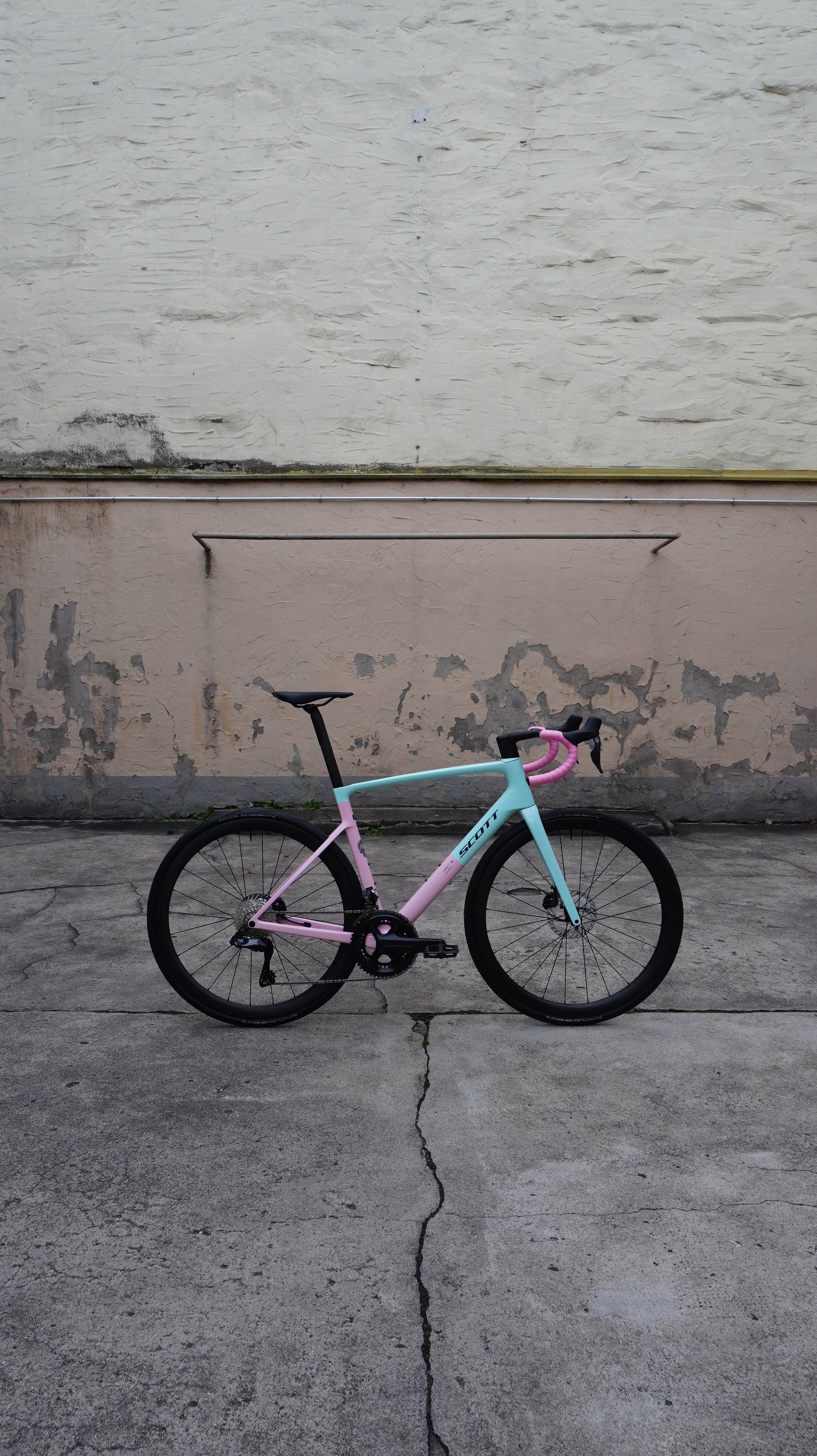 Scott Addict RC 10 road bike, Shimano Ultegra Di2 2x12 - Gelato Blue / Gelato Pink