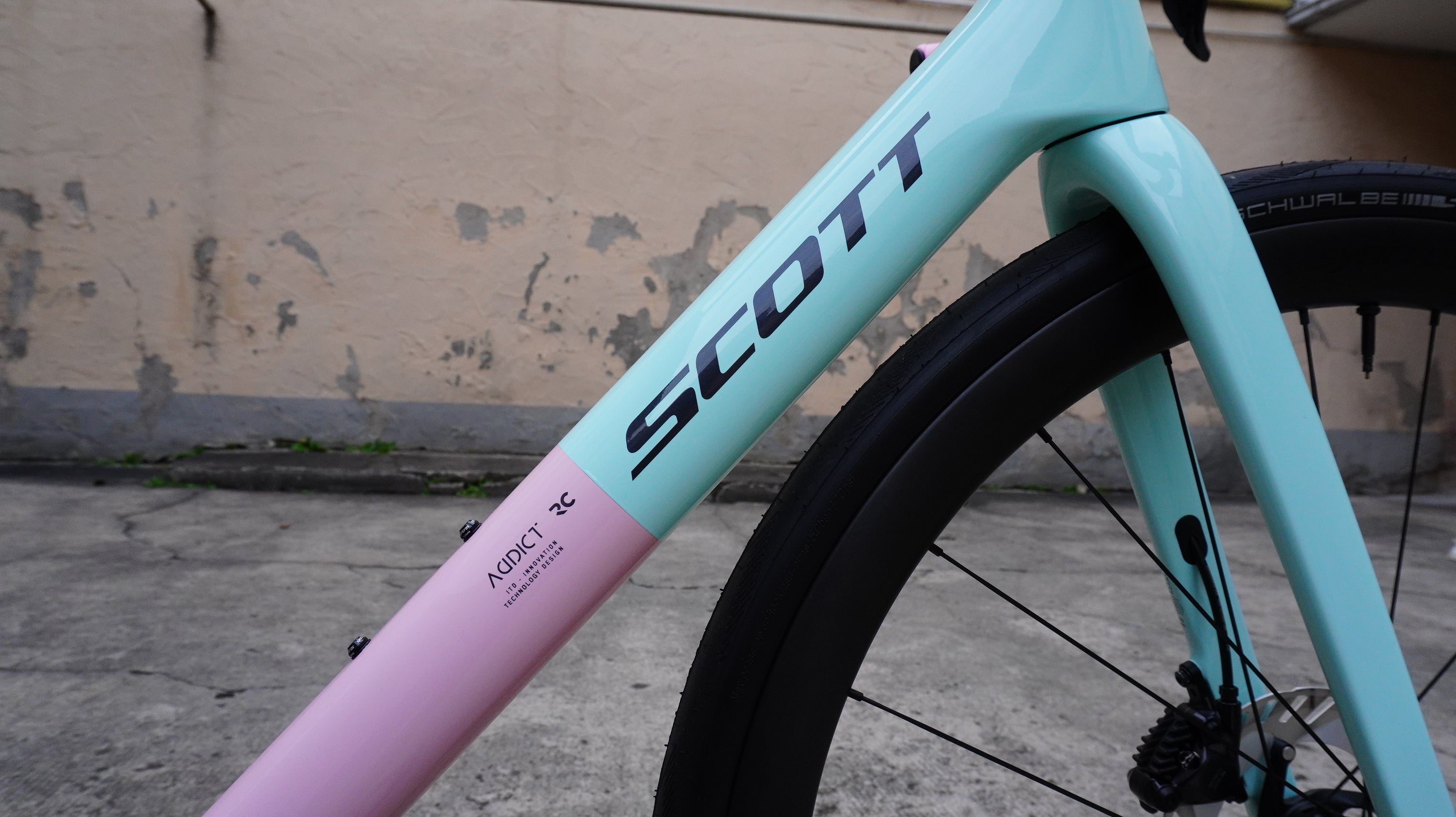 Scott Addict RC 10 road bike, Shimano Ultegra Di2 2x12 - Gelato Blue / Gelato Pink
