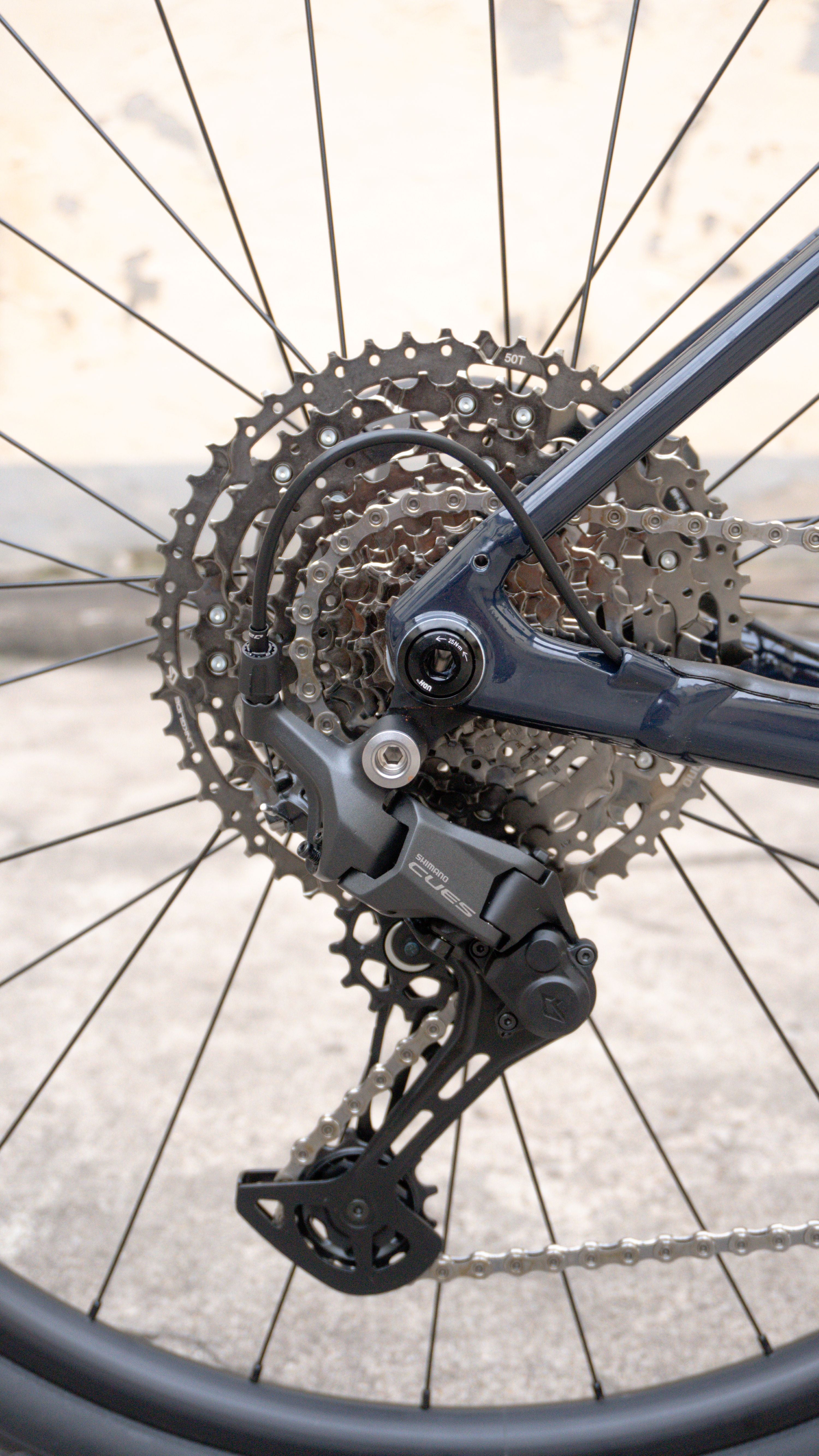 Specialized DIVERGE 4 Sport, Shimano Cues Future Shock - Gloss Dark Navy / Dolomite Metallic