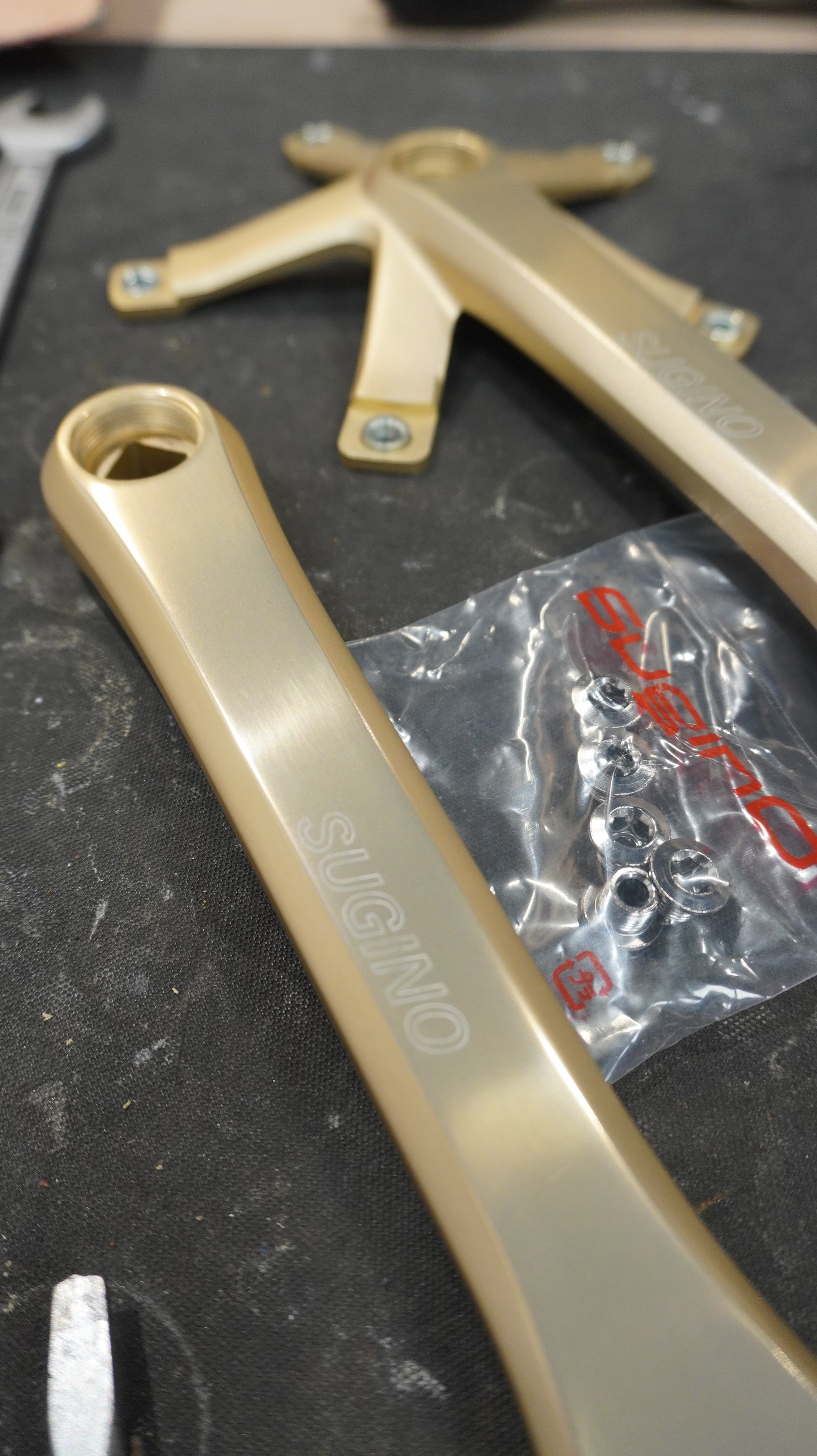 Sugino SG75 NJS "Grand Mighty" Kurbelarme, 170mm - Gold