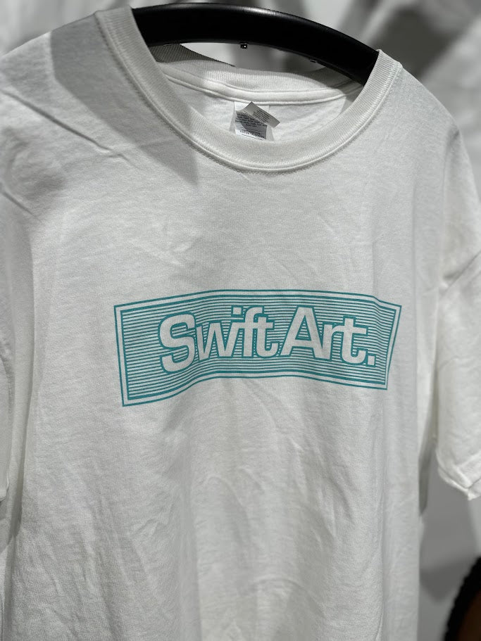 SwiftArt. T-Shirt "Logo" - Weiß