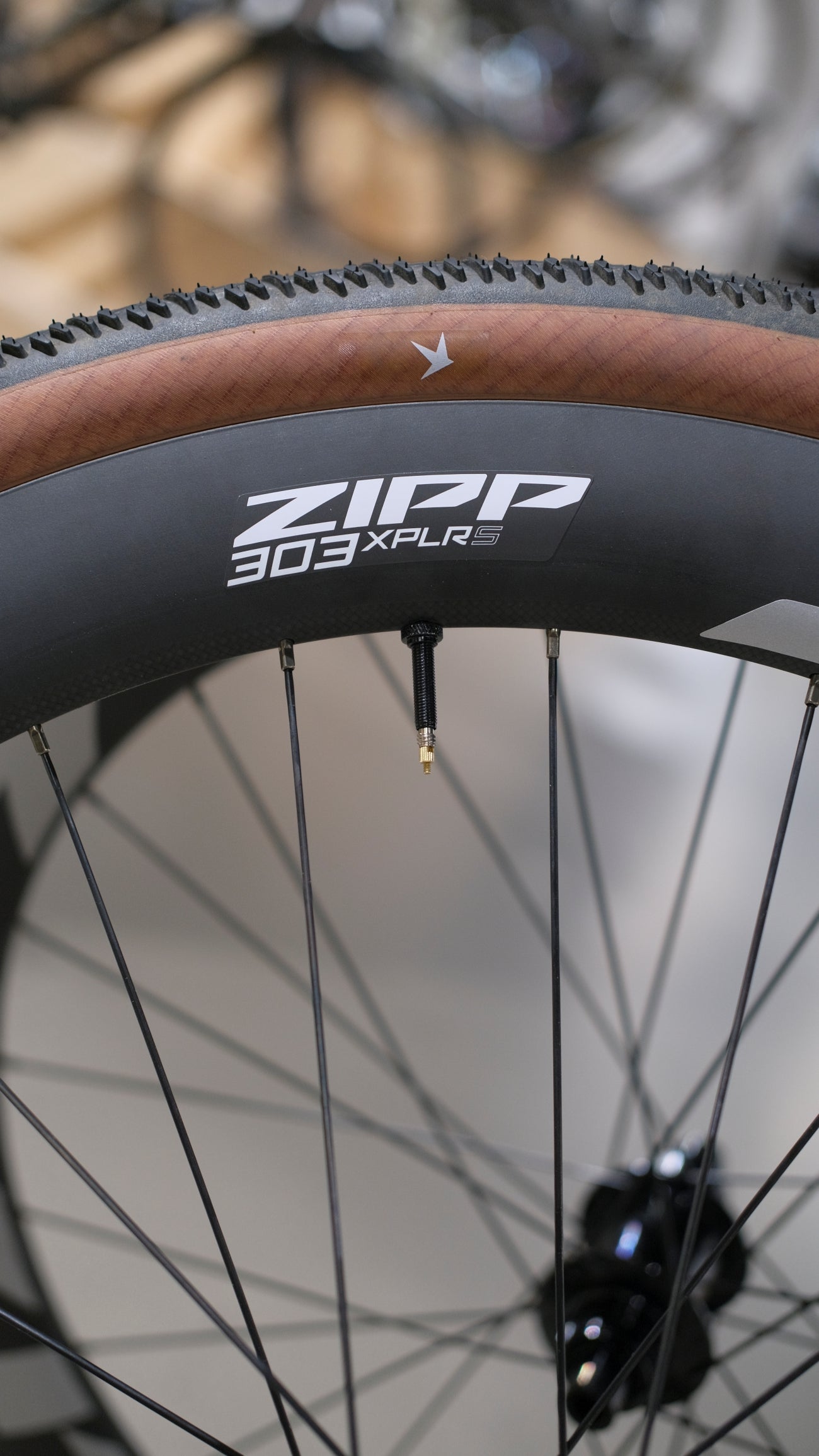 ZIPP 303 XPLR S Carbon Laufrad Tubeless Centerlock