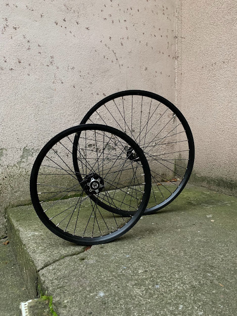 Larry vs. Harry Bullitt Supra Disc Laufradsatz 20"/26"