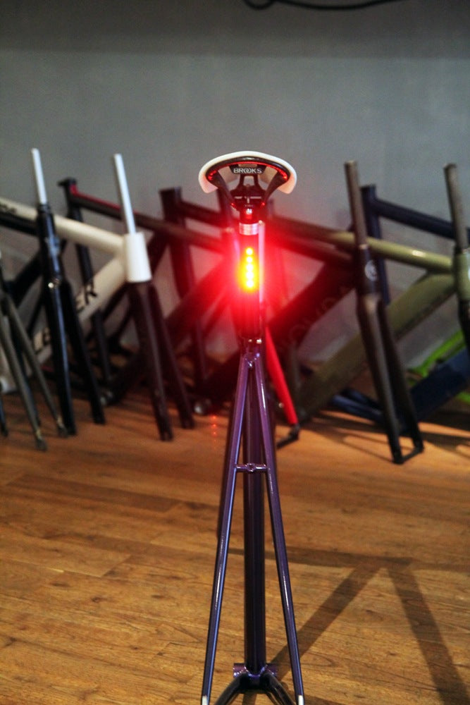 LightSKIN LED Sattelstütze mit integriertem Rücklicht