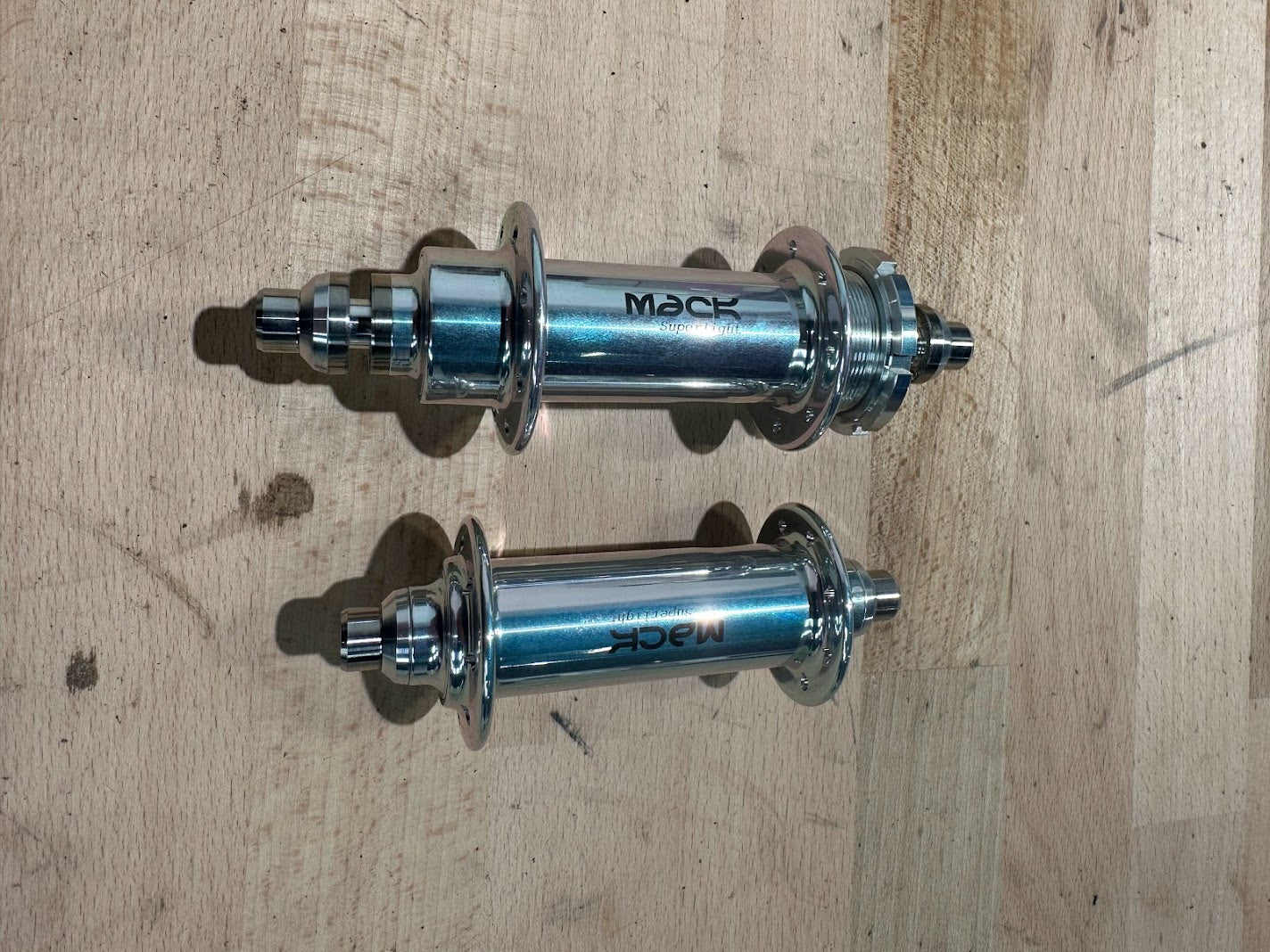 MACK HUBS Superlight Track Naben-Set Low Flange -geschlitzt- 16 Loch Silber Fixed-only