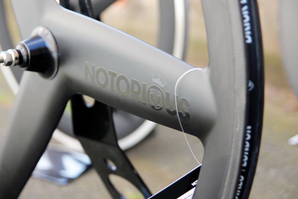 BLB Notorious Z3 Voll-Carbon Tri-Spoke - Vorderrad